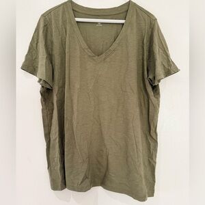A.n.a A New Approach olive green V-neck short-sleeve t-shirt size XXLT